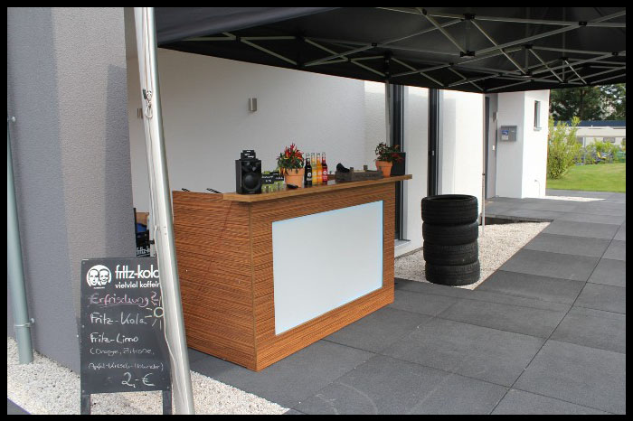 mobile-theke-vorm-musterhaus