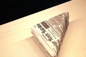 Pommestüten mit Zeitungsaufdruck 